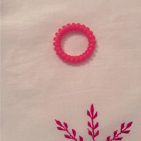 ❄️ Elegant Winter sheer tablecloth, approx 59 x 84”, embroidered snowflakes. - Picture 12 of 14